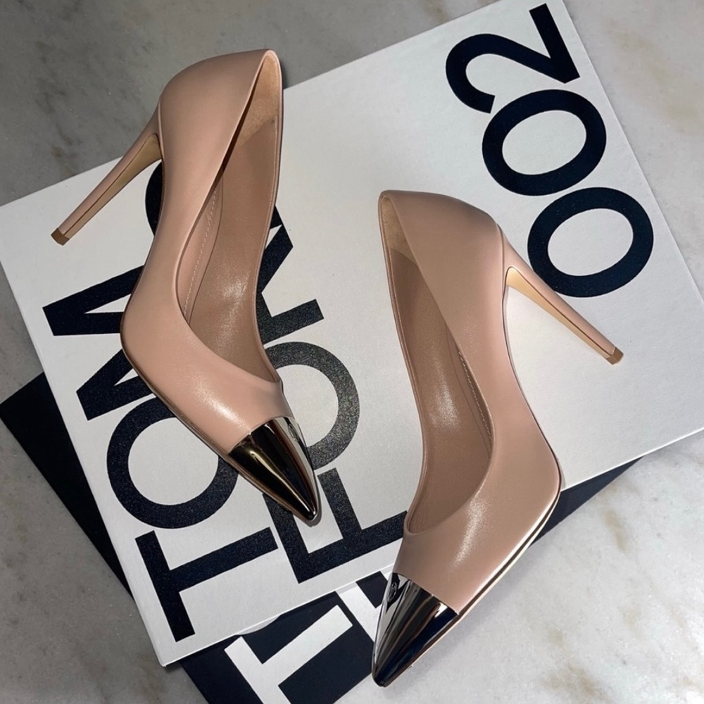 New Louis Vuitton Merry Go Round Metal Cap Pump in Nude - Picture 11 of 17